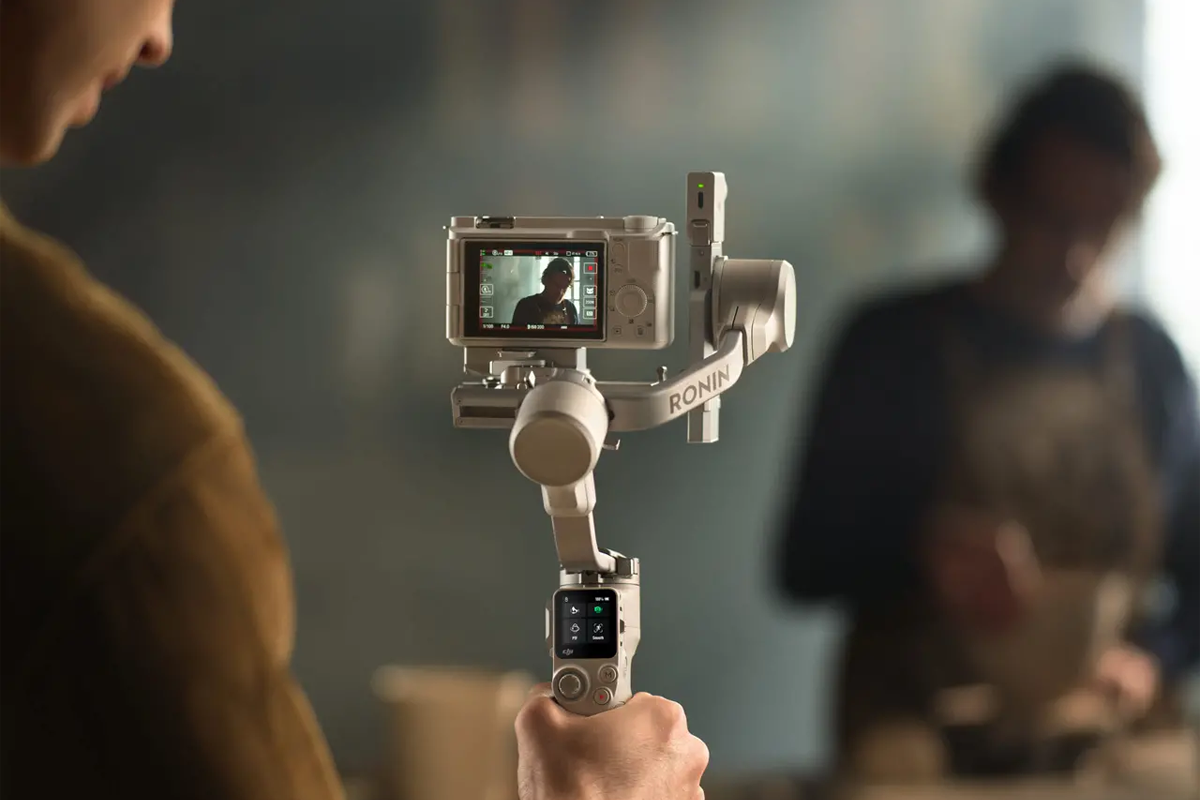 DJI RS 4 Mini: il nuovo stabilizzatore compatto con tracciamento avanzato