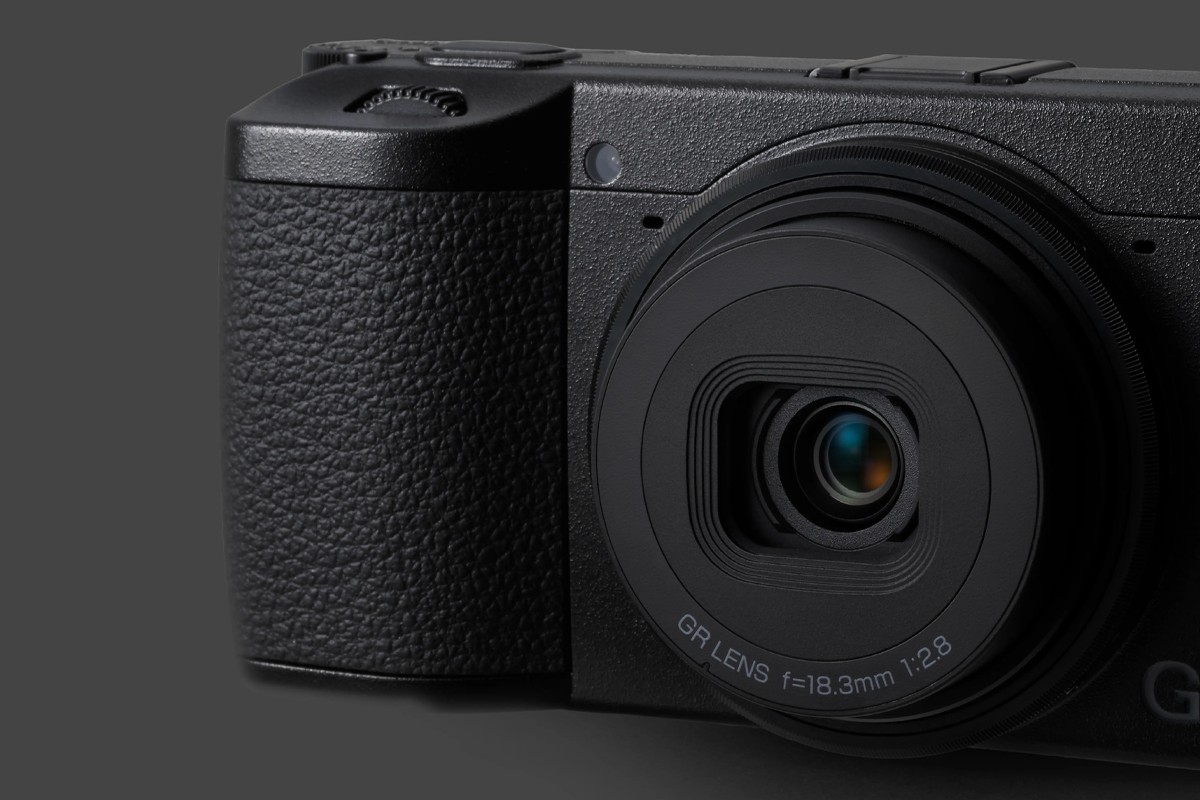Ricoh GR IV: la nuova compatta premium dedicata alla street photography