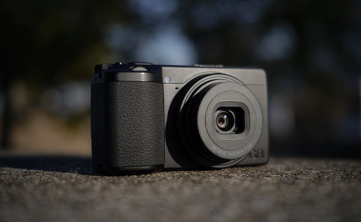 Ricoh GR IV Monochrome: la compatta premium dedicata al bianco e nero