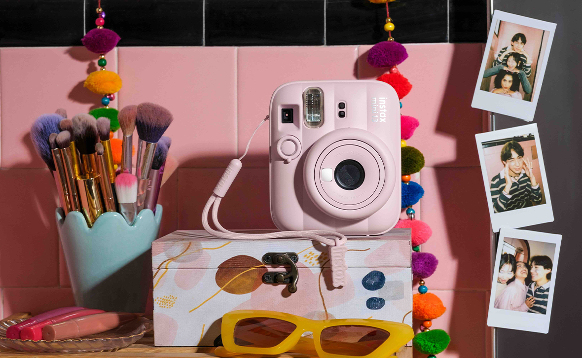 Fujifilm presenta instax mini 13™: la fotografia istantanea diventa ancora più creativa